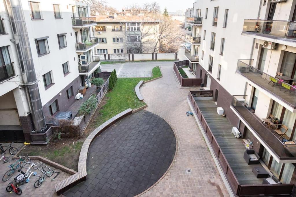 Vivando - Scandic Ap E - Parking Bukares Bagian luar foto